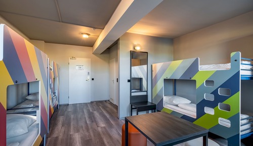 Habitación (six-bedded)