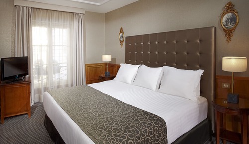 JUNIOR SUITE