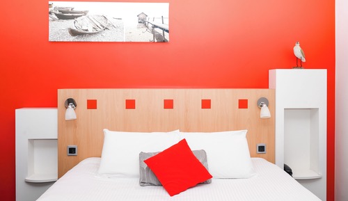 Habitación superior, vistas parciales al mar