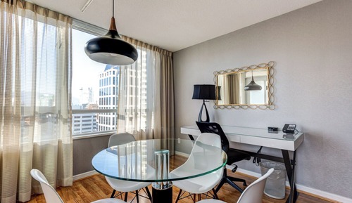 Executive 2-Bedroom Suite (1 King + 1 Queen)