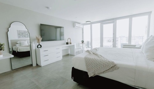 Estudio superior, 1 cama de matrimonio grande con sofá cama