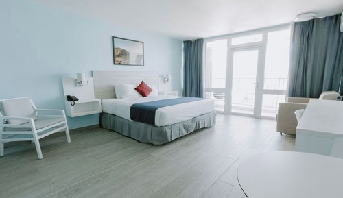 Estudio superior, 1 cama de matrimonio grande con sofá cama, vistas al mar