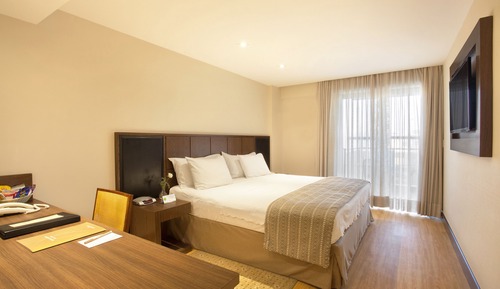 Superior Executivo com Cama Casal