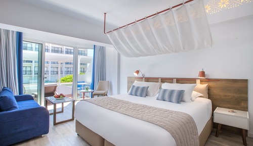 Junior Family Suite Side Sea View with Private Terrace