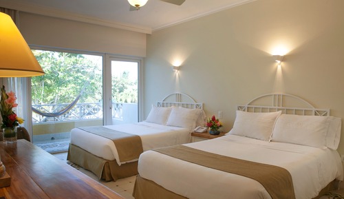 Habitación superior, 2 camas dobles, vistas al jardín