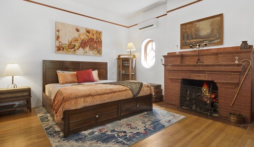 Grand Room, 1 King Bed