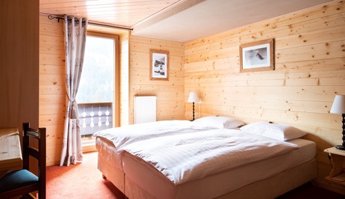 Habitación Confort con 1 cama doble o 2 individuales, baño privado, vistas a la montaña