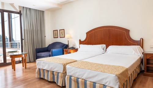 Habitación Premium con 1 cama doble o 2 individuales, balcón