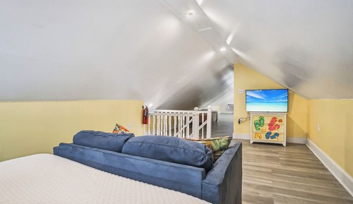 Bi-Level Suite (Not Pet Friendly)