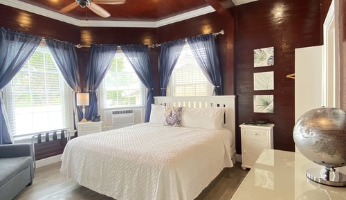 Deluxe King Room (Not Pet Friendly)