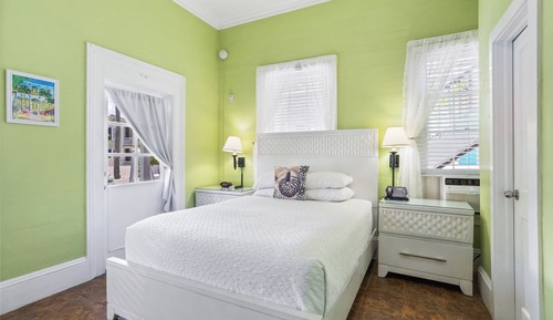 Suite junior, 1 cama de matrimonio con sofá cama, no fumadores, baño privado (Room 102)