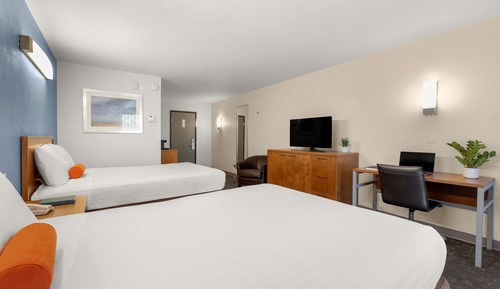 Two Queens Deluxe Room