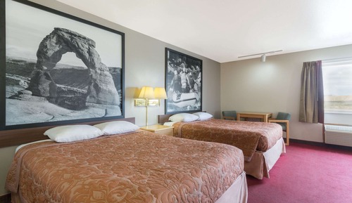 Habitación estándar, 2 camas de matrimonio (Pet friendly)