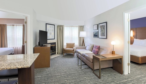 Suite, 2 habitaciones (Mobility/Hearing Access, Roll-In Shwr)