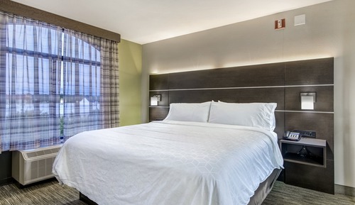 Suite, 1 cama de matrimonio grande, ducha adaptada (Communications Accessible)