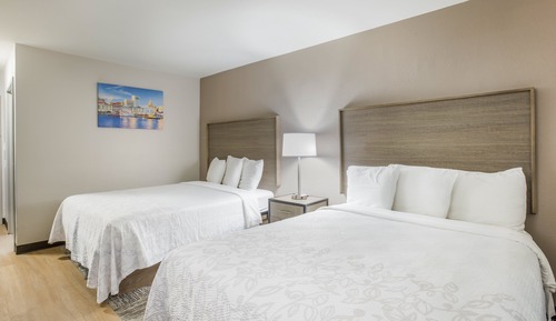 Habitación Deluxe, 2 camas de matrimonio, accesible para personas con discapacidad (Smoke Free)
