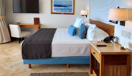 Habitación de diseño, 1 cama de matrimonio grande con sofá cama, frente al mar