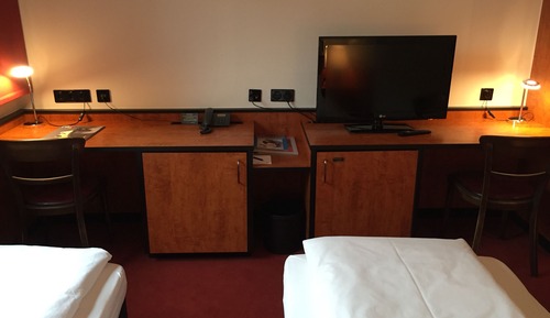 Habitación básica con 2 camas individuales