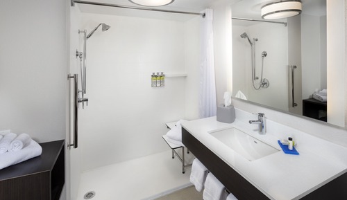 Habitación, 1 cama de matrimonio grande (Communication, Mobil Roll-In Shower)