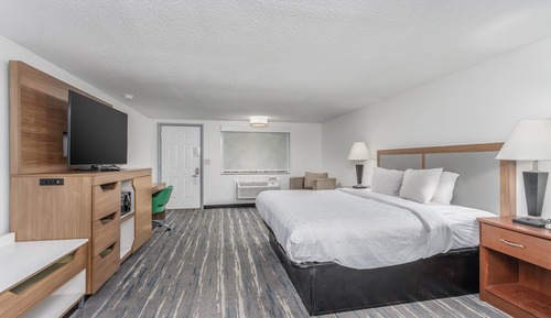 Standard Room, 1 King Bed (Seasonal Fireplace)
