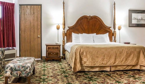 Habitación estándar, 1 cama de matrimonio grande, bañera de hidromasaje, vistas al patio