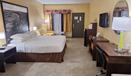 Suite, 1 cama de matrimonio grande con sofá cama, no fumadores (Mobility, Tub with Grab Bars)