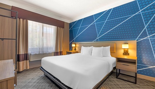 Suite básica, 1 cama de matrimonio grande con sofá cama, no fumadores (Upgrade)