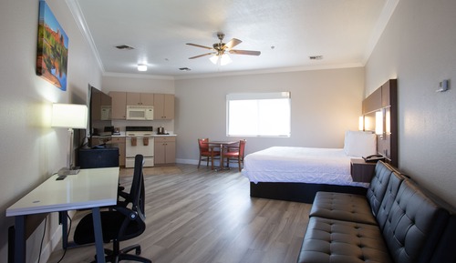 Suite, 1 cama de matrimonio grande, cocina básica