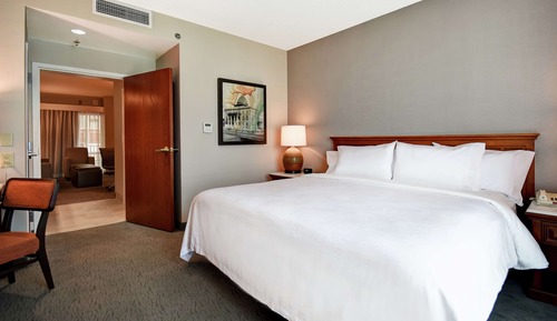 Suite estándar 1 cama de matrimonio grande y 1 sofá cama No fumadores