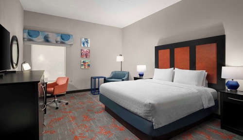 One King Bed with Shower