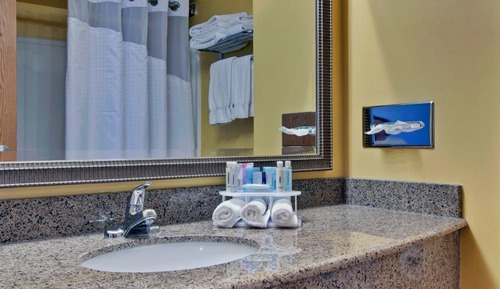 Habitación estándar, 1 cama de matrimonio grande, bañera accesible (Accessible Tub)