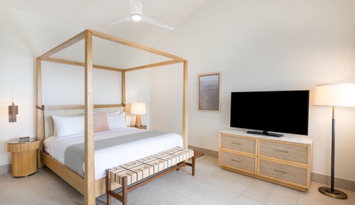 Coco Plum Junior Suite Ocean Front 1 King Bed