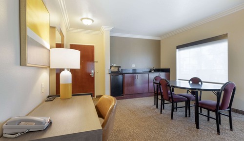 Suite superior, 1 cama de matrimonio grande con sofá cama, no fumadores (Living Room, Hot Tub)