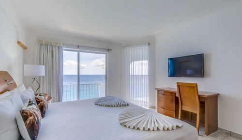 Deluxe Ocean Front -  1 king bed