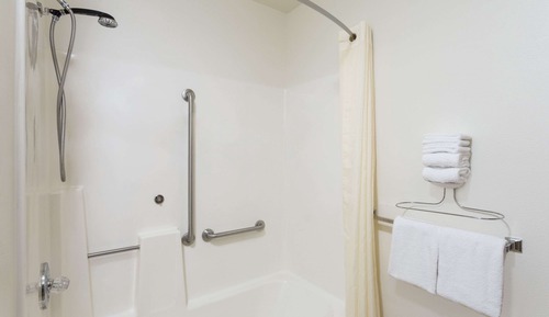 Habitación, 1 cama de matrimonio, accesible para personas con discapacidad (Bathtub w/ Grab Bars)