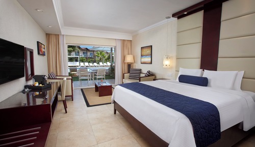 Habitación estándar, 1 cama de matrimonio grande, vistas a la piscina