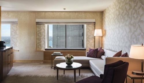 Suite ejecutiva, 1 cama de matrimonio grande (High Floor, Partial Water View)