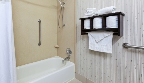 Habitación estándar, 2 camas de matrimonio, accesible para personas con discapacidad (ADA Approved)