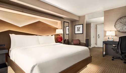 Estándar con cama de matrimonio King