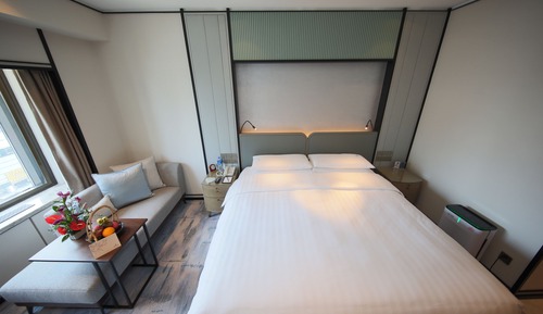 Habitación familiar, 1 cama de matrimonio grande, vistas a la ciudad (Deluxe)