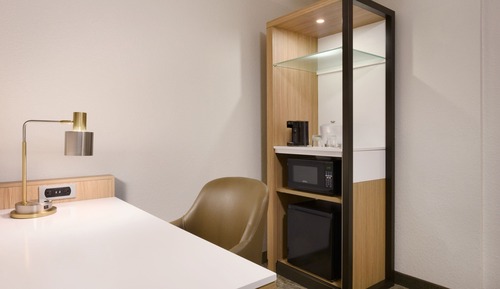 Suite, 1 cama de matrimonio grande con sofá cama, bañera (Mobility/Hearing Accessible, Tub)