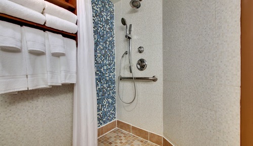 Habitación, 2 camas dobles (Comms Accessible. Roll-In Shower)