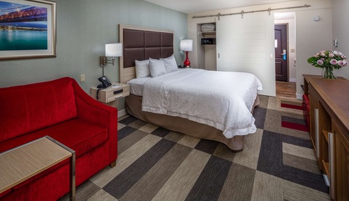 Estándar con cama de matrimonio King
