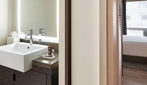 Suite Deluxe, 1 cama de matrimonio grande, accesible para personas con discapacidad (Roll-in Shower)