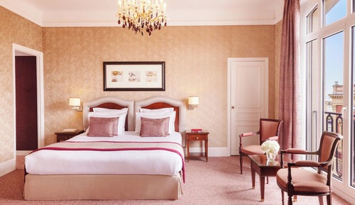 Suite, 1 cama de matrimonio grande, vistas a la ciudad