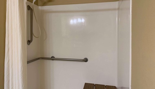 Habitación, 1 cama de matrimonio grande, accesible para personas con discapacidad (Roll-In Shower)