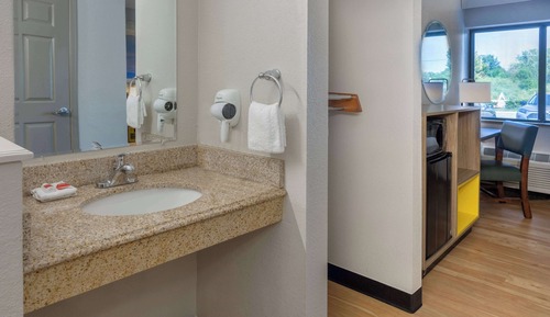 Habitación, 1 cama doble, no fumadores (Mobility Accessible, Roll In Shower)