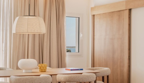 Ultimate ME + Penthouse Suite (2+4)