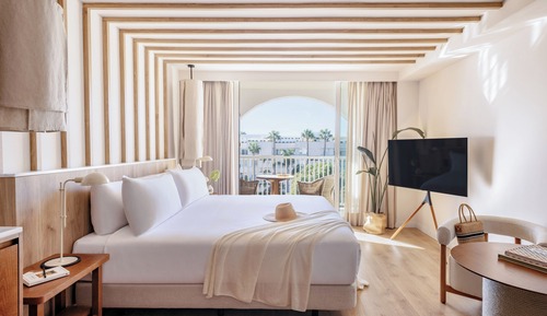 Suite junior, vistas a la piscina (Superior ME, 2+1)