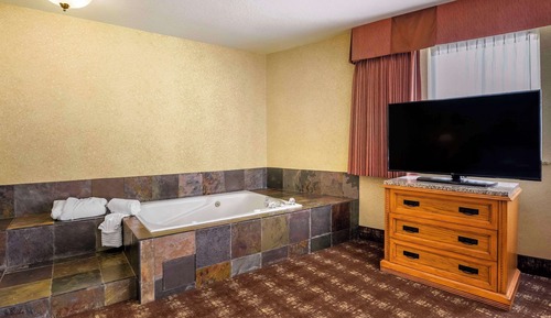 1 King Bed, Suite, Spa Bath, Nonsmoking